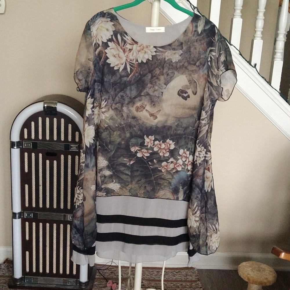 SIMPLY COUTURE Short Sleeve Beige/Deep Greens Flowered and Lined Dress in Sz XL
